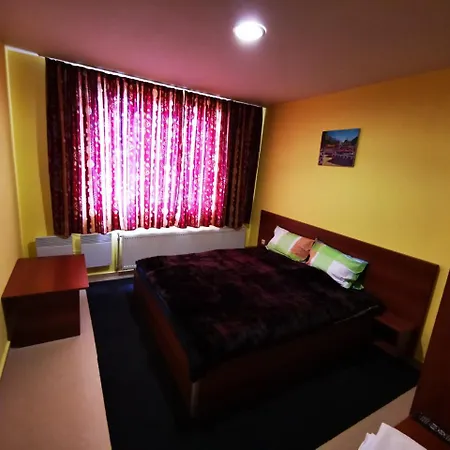 Ali Baba I 40 Razboinika Guest house